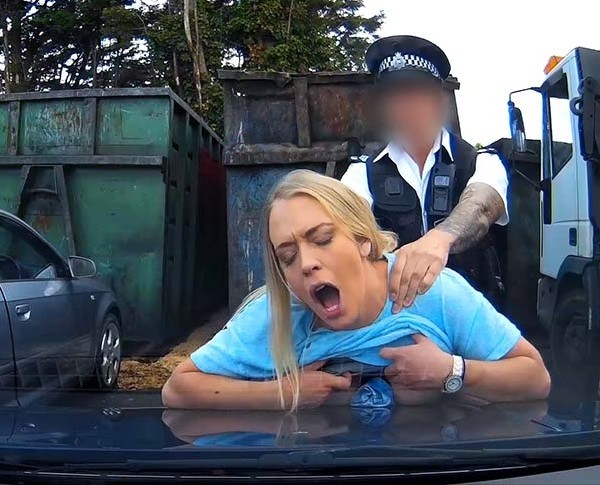 Xena – Balls of steel: Girl caught short wont be telling her boyfriend
