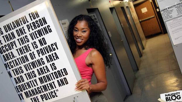 Glory Hole Initiations – Yasmine De Leon