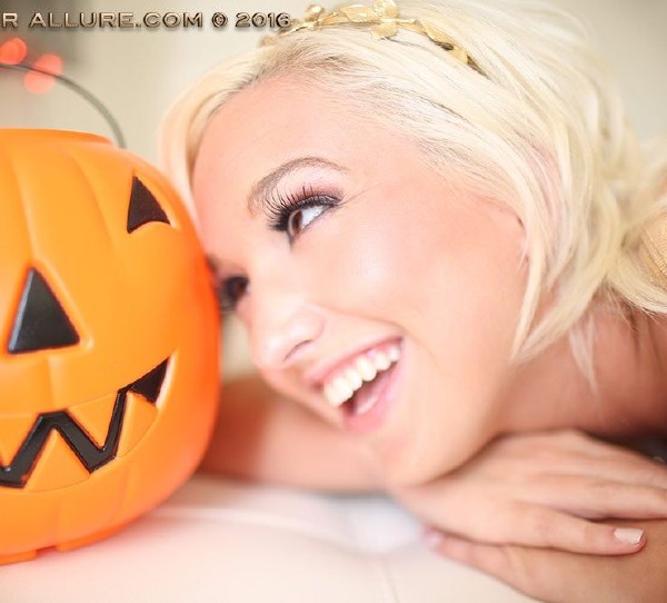 Eliza – Eliza Halloween AmateurAllure