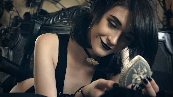 Ivy Aura – The Music Box 3