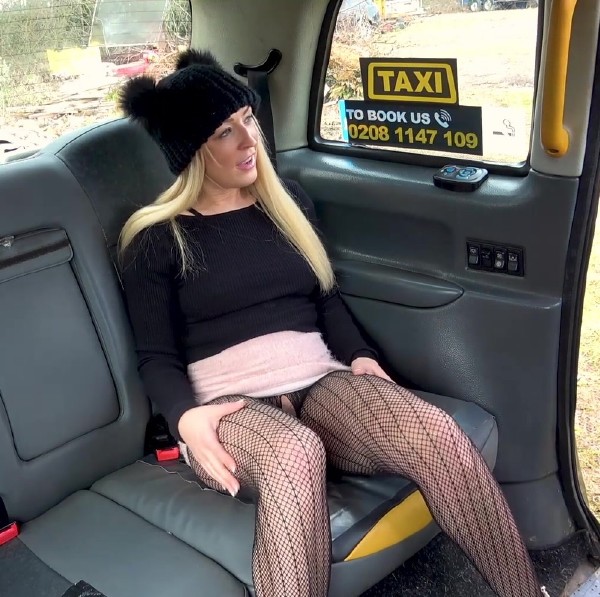 Amber Deen – Hot blonde loves to give rimjobs