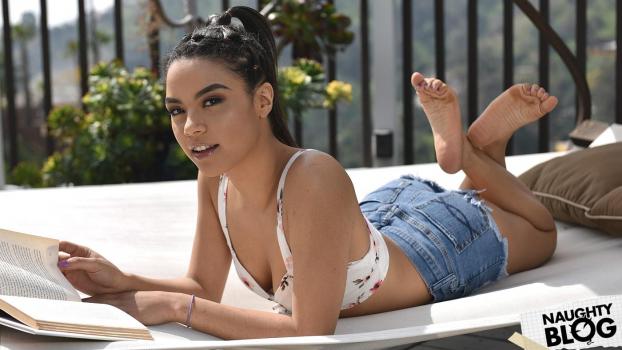 Maya Bijou – I have a crush on my history teacher