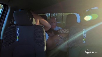 Kissa Sins And Alexis Monroe Back Seat Threesome