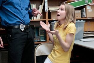 Shoplyfter – Catarina Petrov