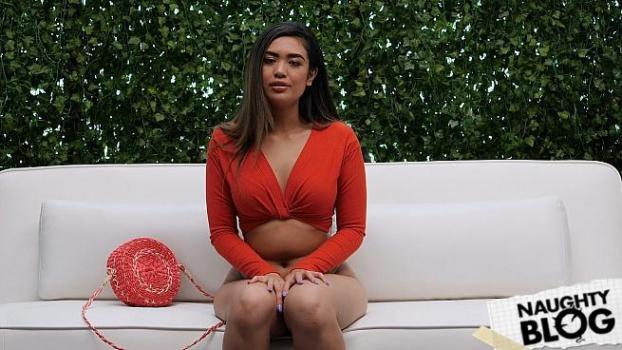 Net Girl – Ava
