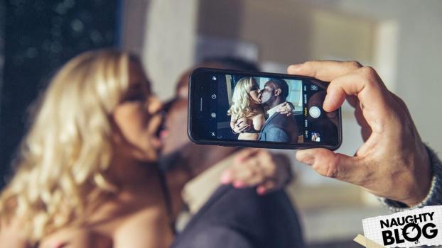 Fakehub Originals – Karlie Simon