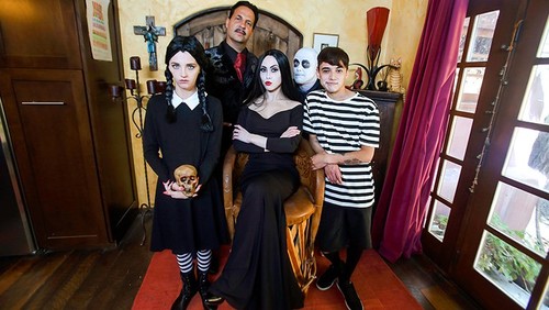 Kate Bloom, Audrey Noir – Addams Family Orgy