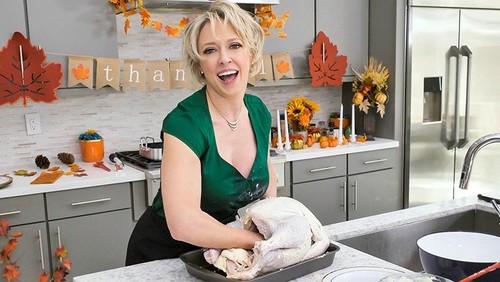 Dee Williams – Stuffing Her Thanksgiving Pussy