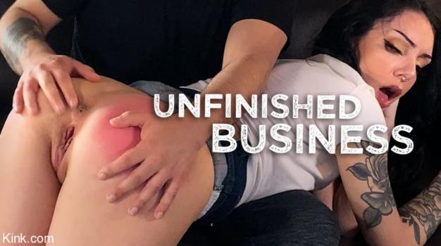 Kinky Bites – Roxy Rainxx