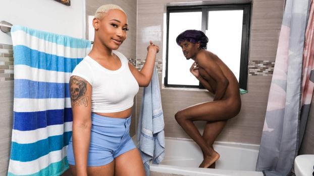 Fill Up My Mom – Thick Ass Daphne