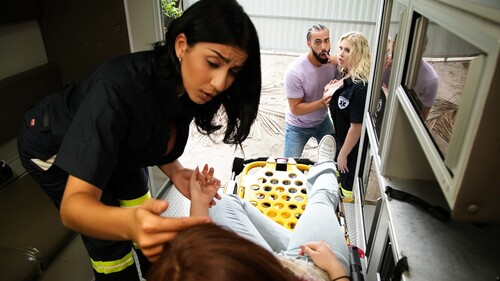 Jenna Starr, Roxie Sinner – Emergency Threesome
